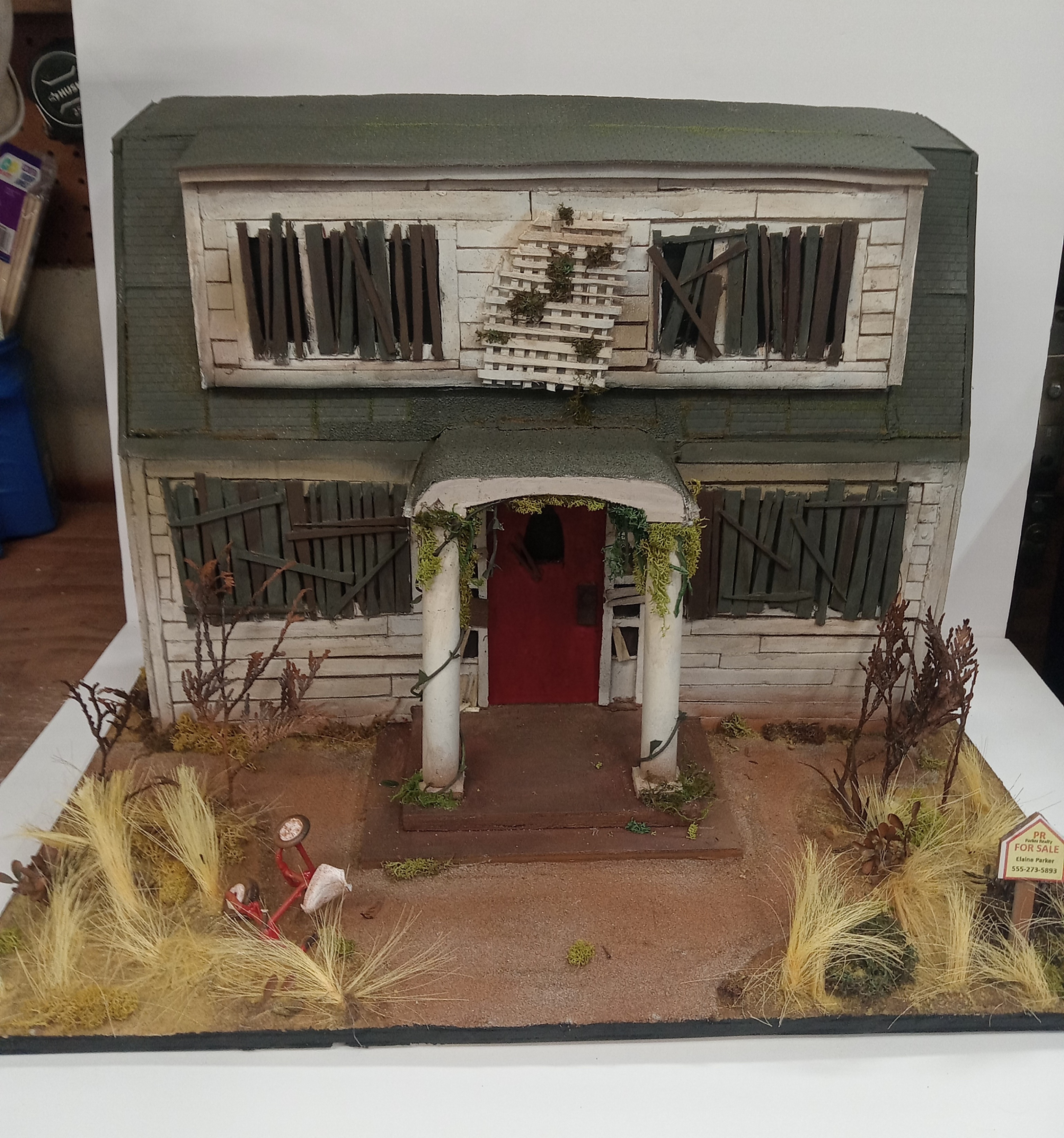Abandoned Farmhouse — Decay Study Diorama (1:12)