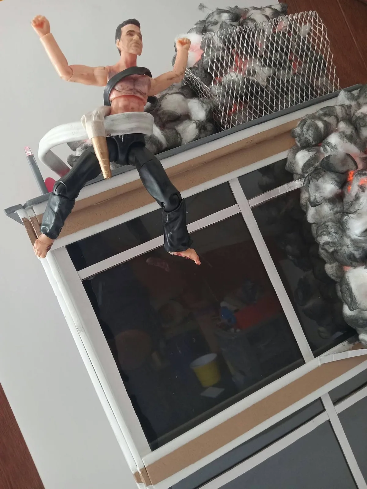 Die Hard Nakatomi Plaza Rooftop Jump Diorama 1:12 Scale Lights Up for 7 inch Figures thumbnail 11