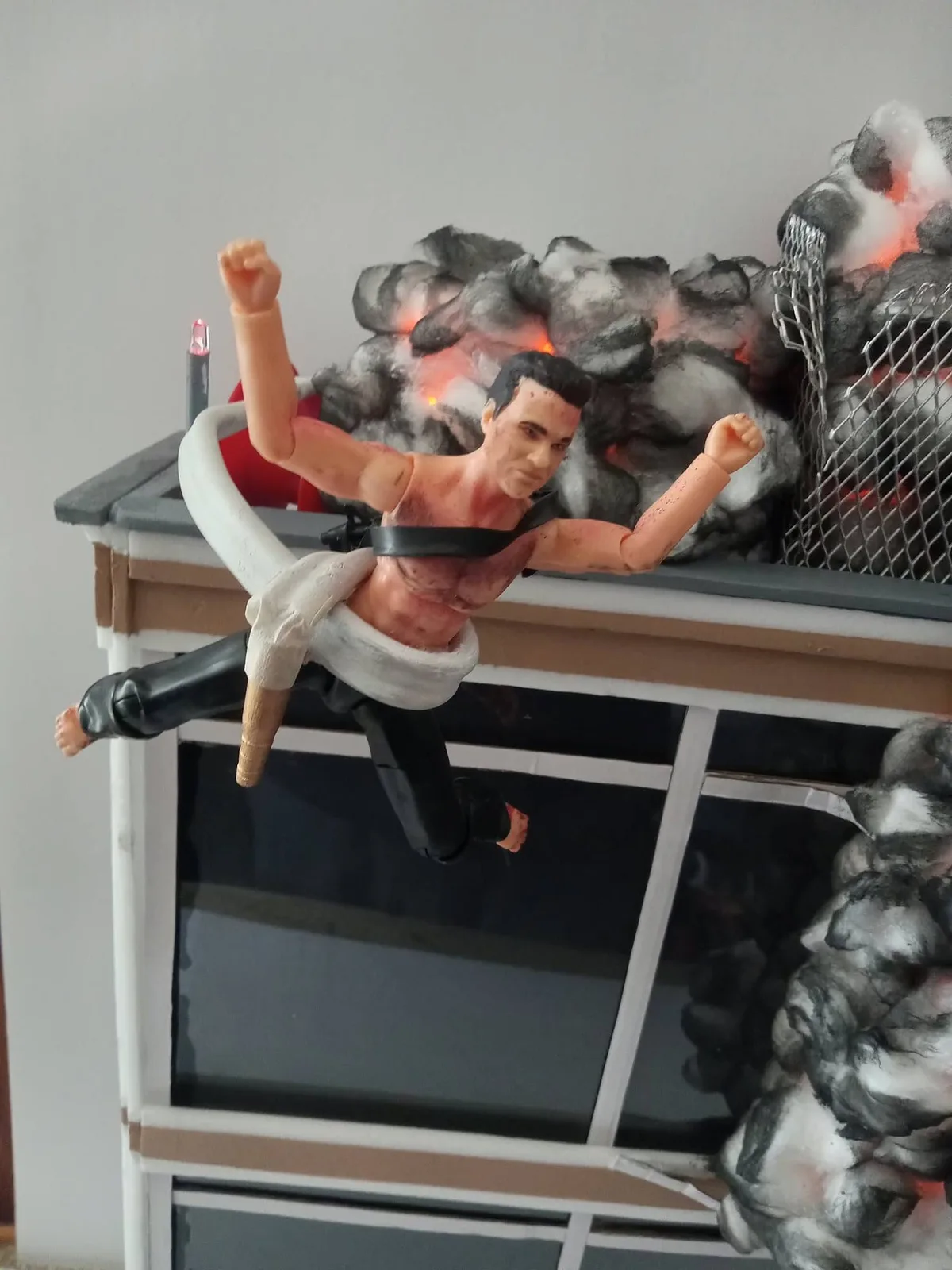 Die Hard Nakatomi Plaza Rooftop Jump Diorama 1:12 Scale Lights Up for 7 inch Figures thumbnail 10