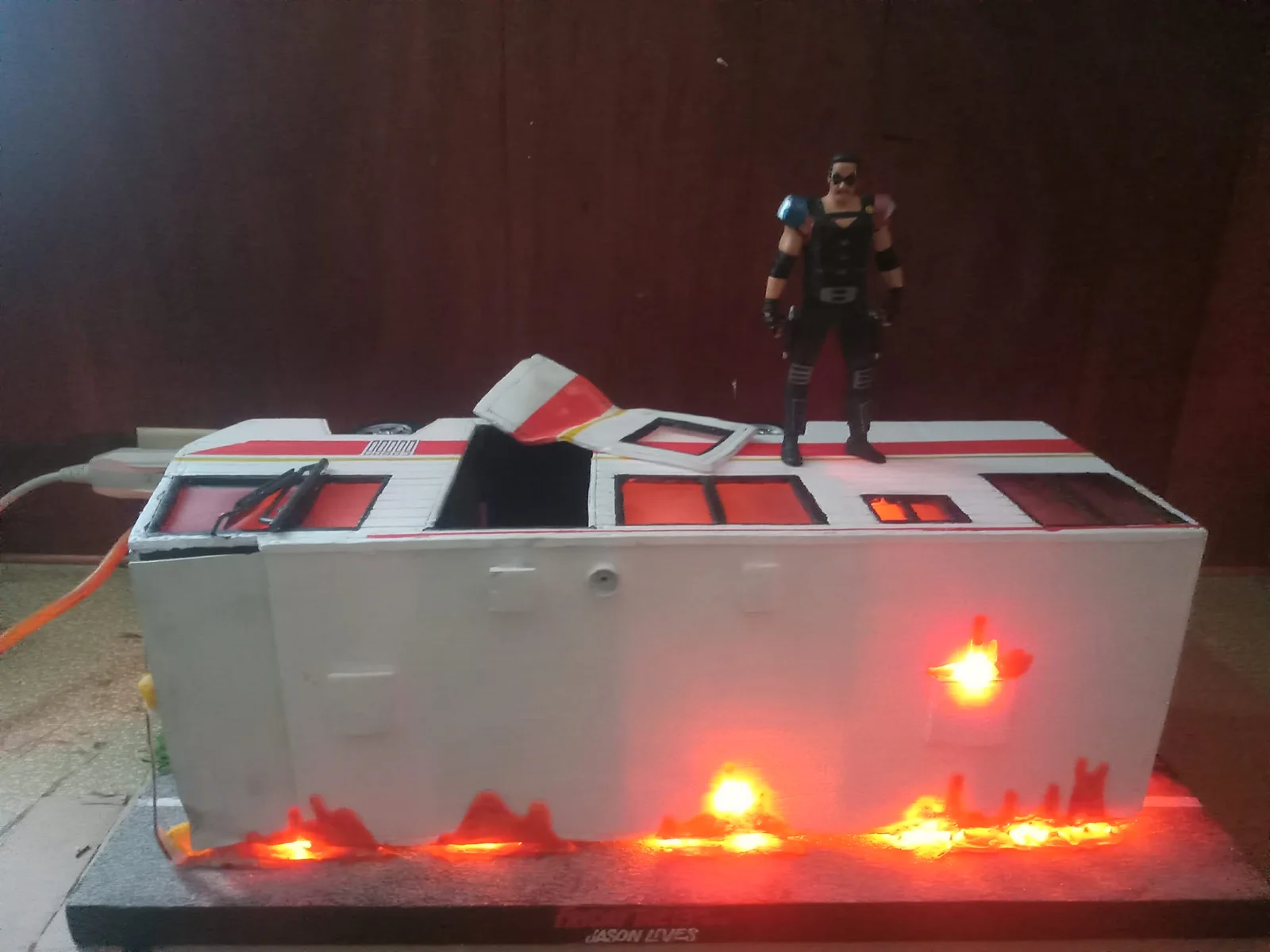 Friday the 13th Part VI Jason Lives Burning RV Diorama for 7 Inch NECA Figures thumbnail 6