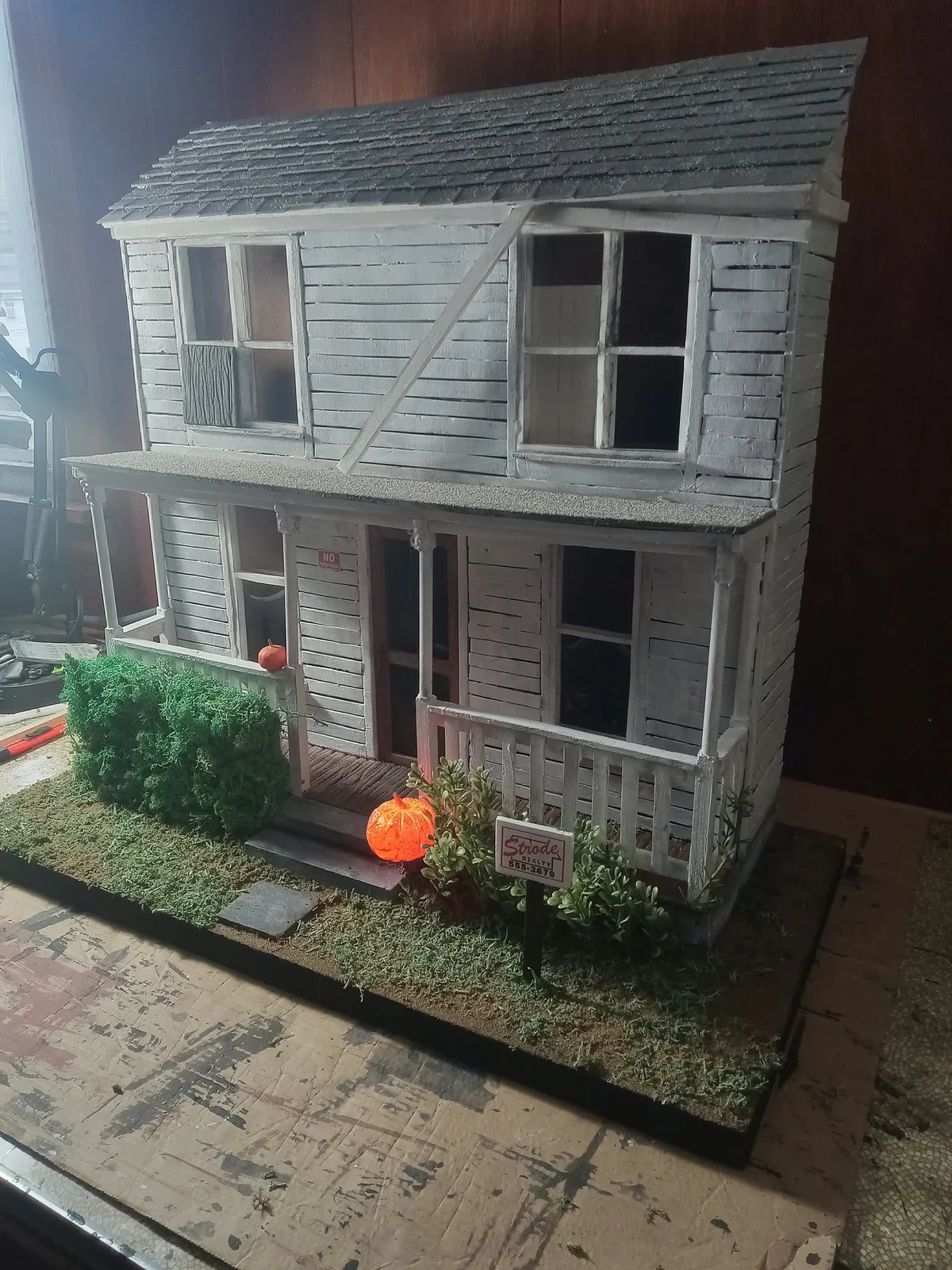 Halloween 1978 Michael Myers House Diorama For 7 Inch Neca Figures thumbnail 2