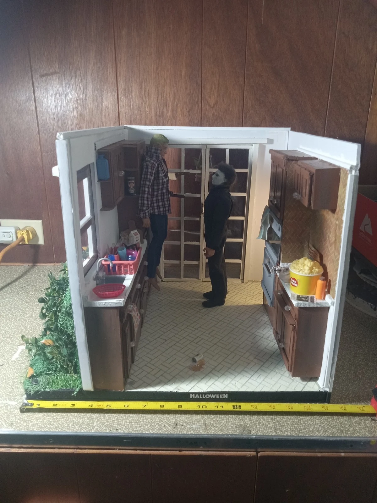 Halloween 1978 Kitchen Diorama for 8 Inch Neca Figures - View 1