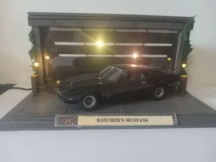 Hatcher's Mustang — Classic Muscle Display Base (1:25)