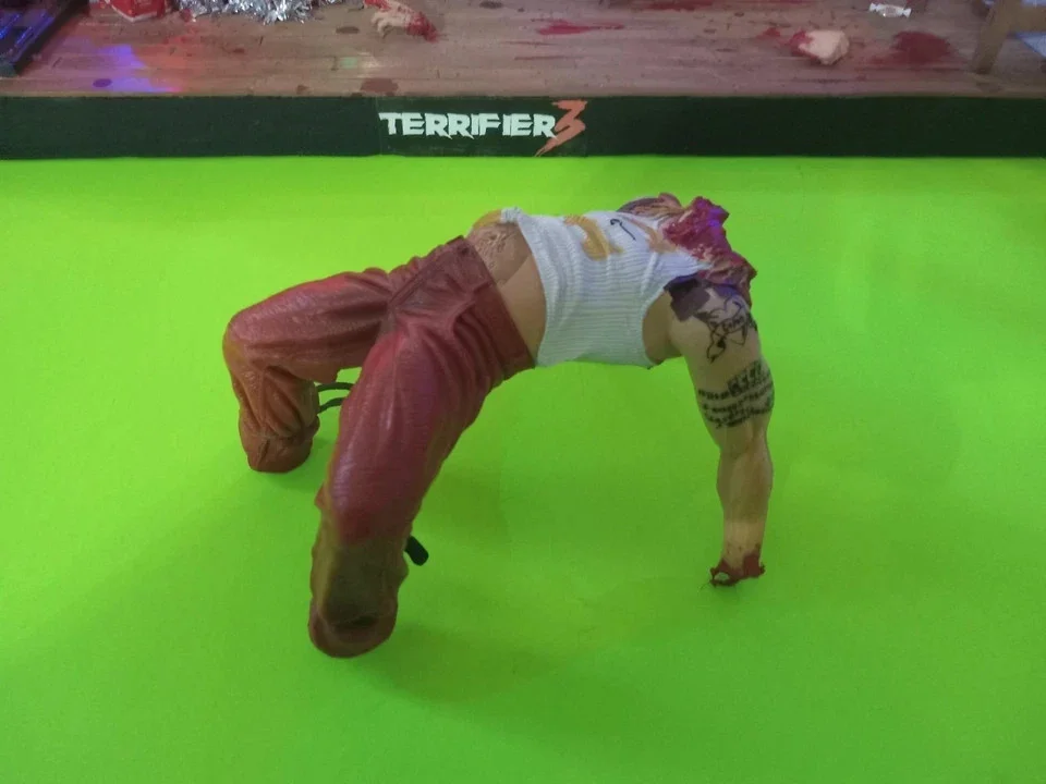 Terrifier 3 diorama for 7 inch neca figures thumbnail 11