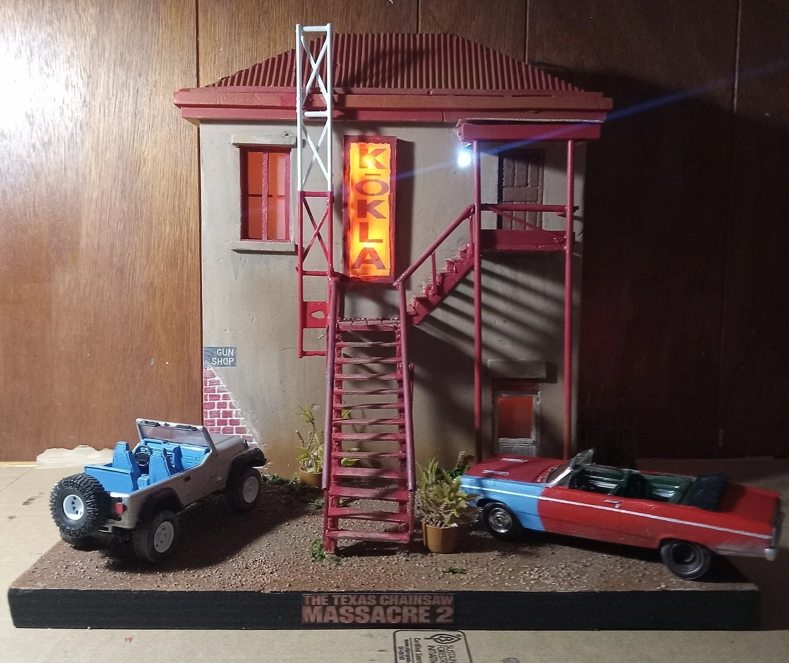 Texas Chainsaw Massacre 2 K-OKLA Radio Station Diorama 1:24 Scale Lights Up With 2 Cars thumbnail 2