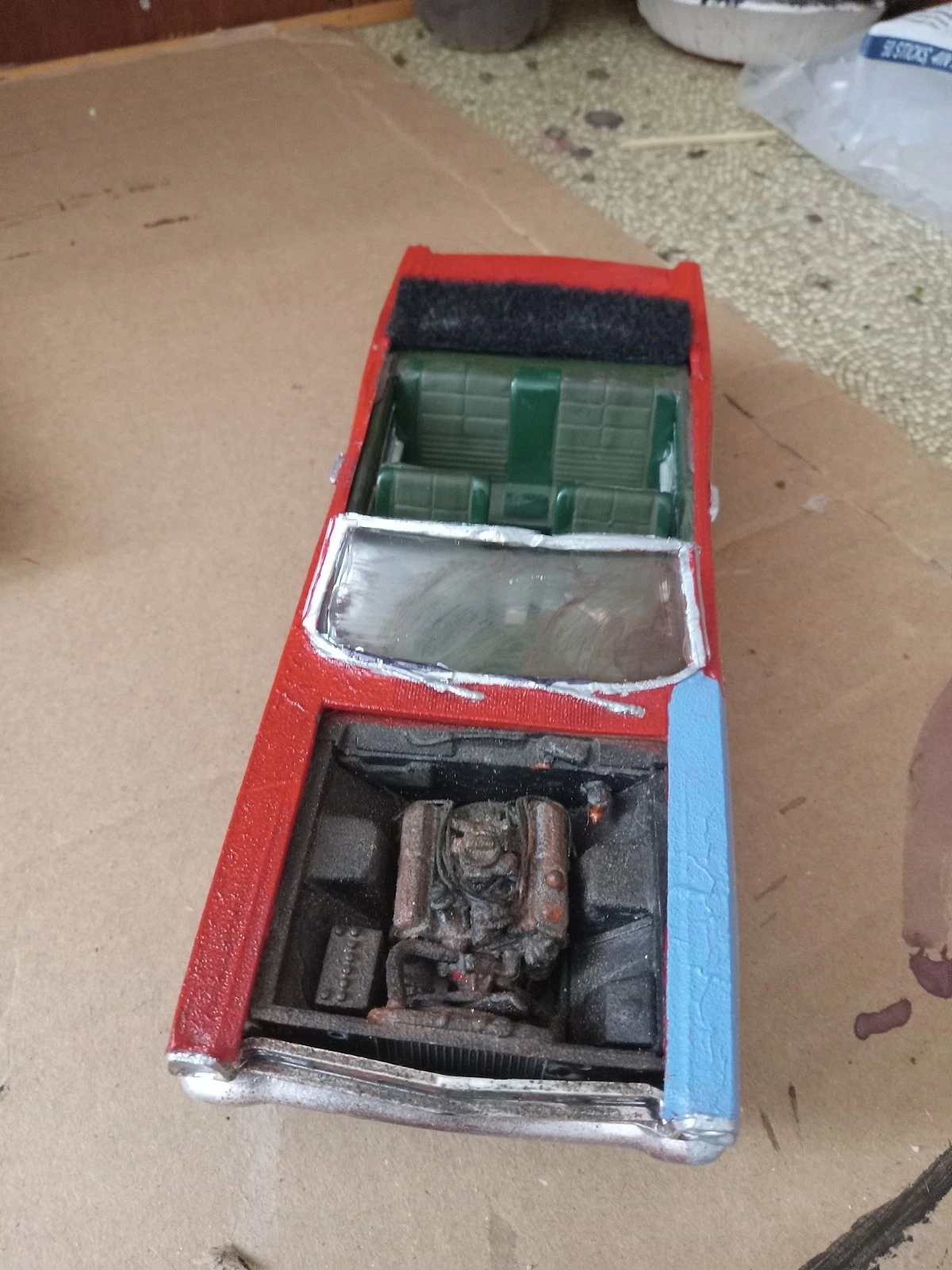Texas Chainsaw Massacre 2 K-OKLA Radio Station Diorama 1:24 Scale Lights Up With 2 Cars thumbnail 12