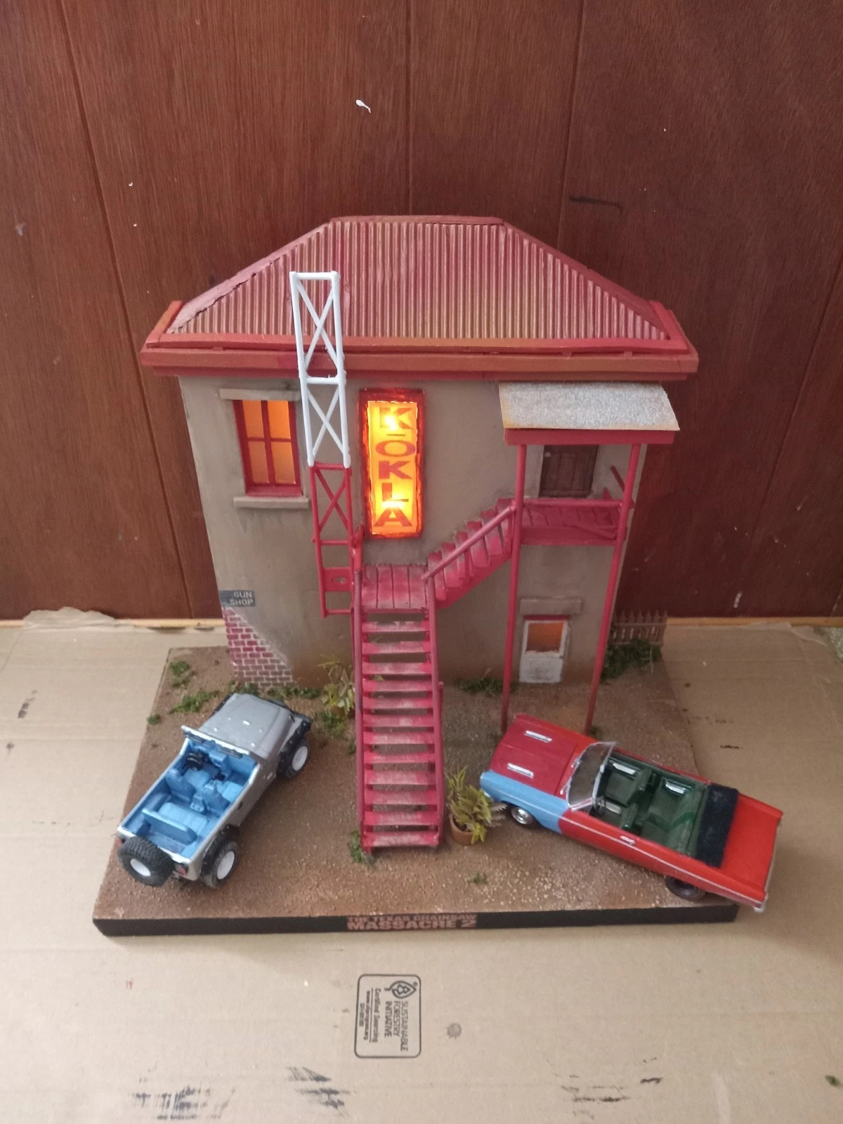 Texas Chainsaw Massacre 2 K-OKLA Radio Station Diorama 1:24 Scale Lights Up With 2 Cars thumbnail 15