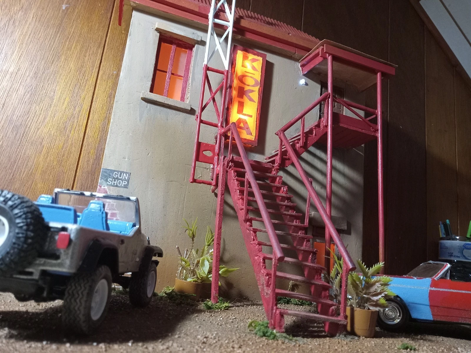 Texas Chainsaw Massacre 2 K-OKLA Radio Station Diorama 1:24 Scale Lights Up With 2 Cars thumbnail 3