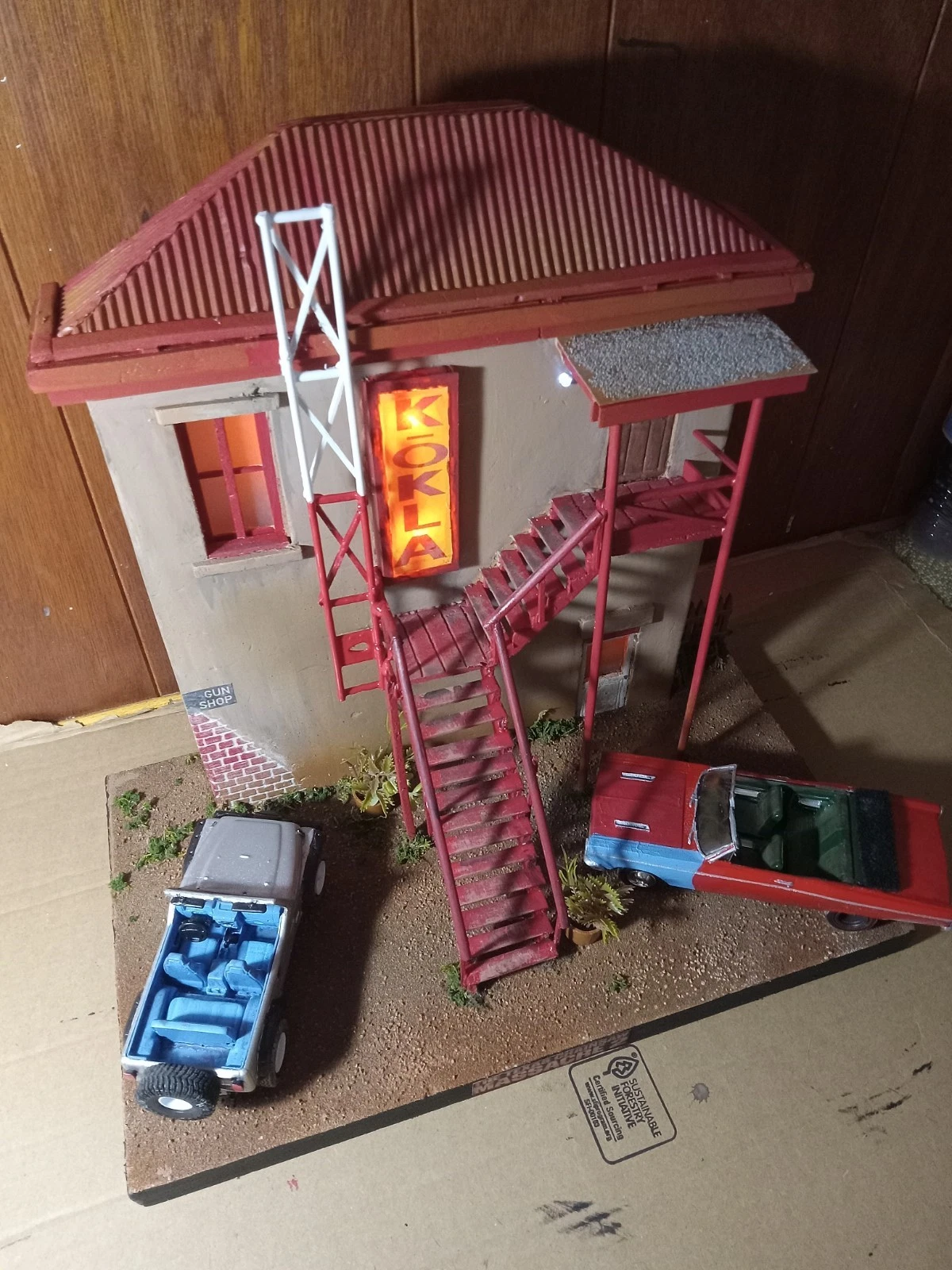Texas Chainsaw Massacre 2 K-OKLA Radio Station Diorama 1:24 Scale Lights Up With 2 Cars thumbnail 4