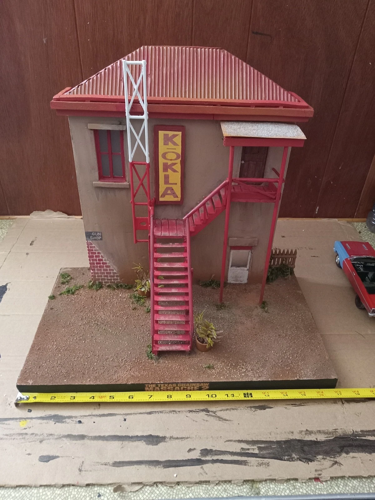 Texas Chainsaw Massacre 2 K-OKLA Radio Station Diorama 1:24 Scale Lights Up With 2 Cars thumbnail 6