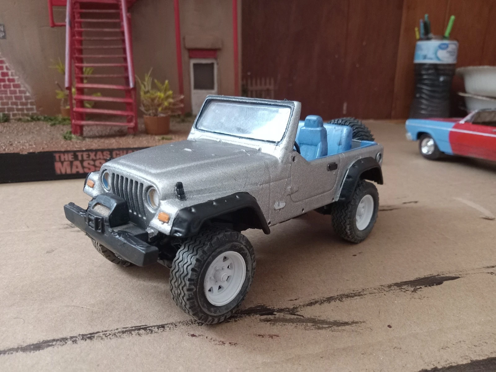 Texas Chainsaw Massacre 2 K-OKLA Radio Station Diorama 1:24 Scale Lights Up With 2 Cars thumbnail 8