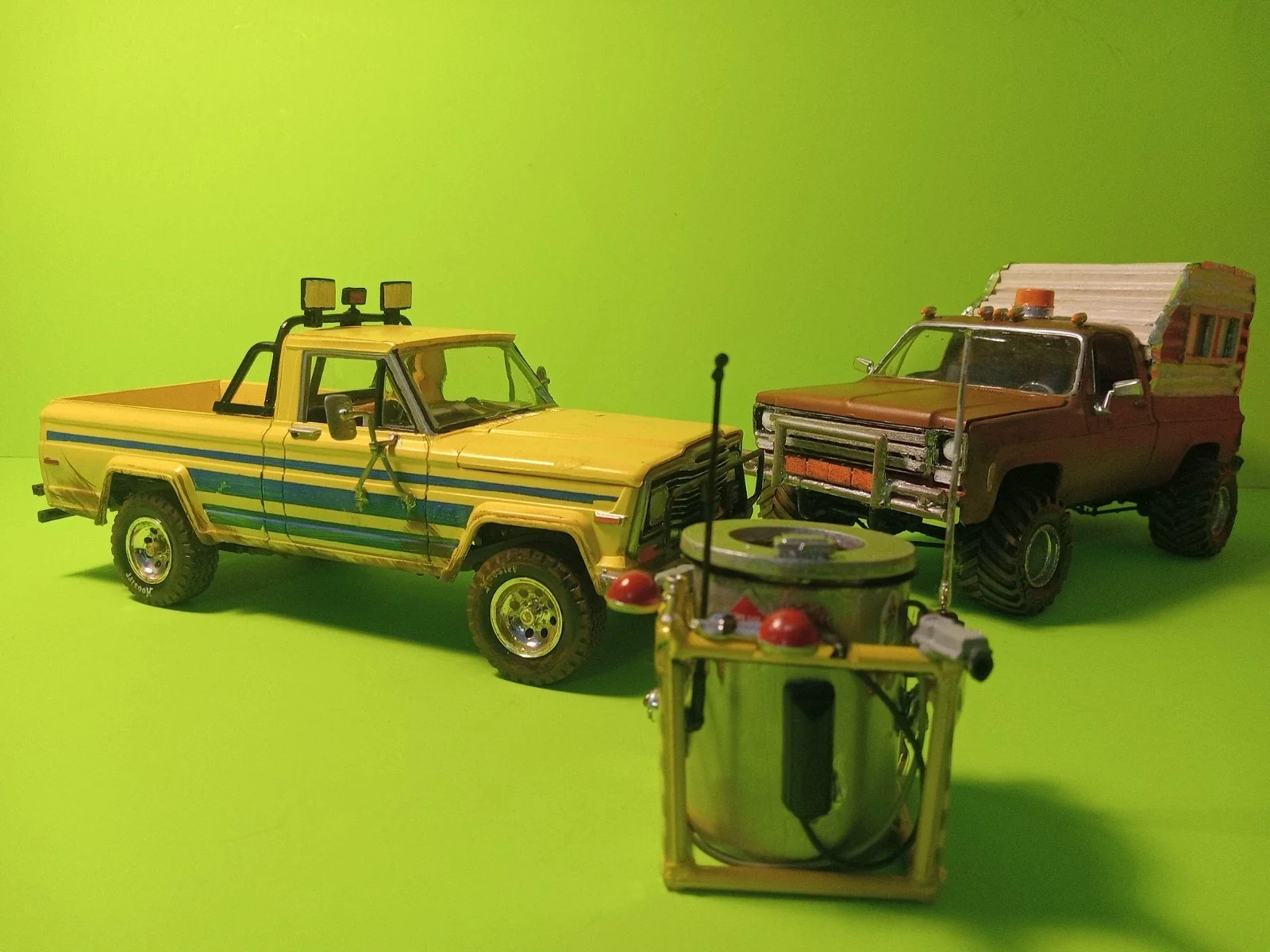 2 Custom 1:24 Scale Twister 1996 Movie Trucks. Revell. Jo's Yellow Jeep thumbnail 10
