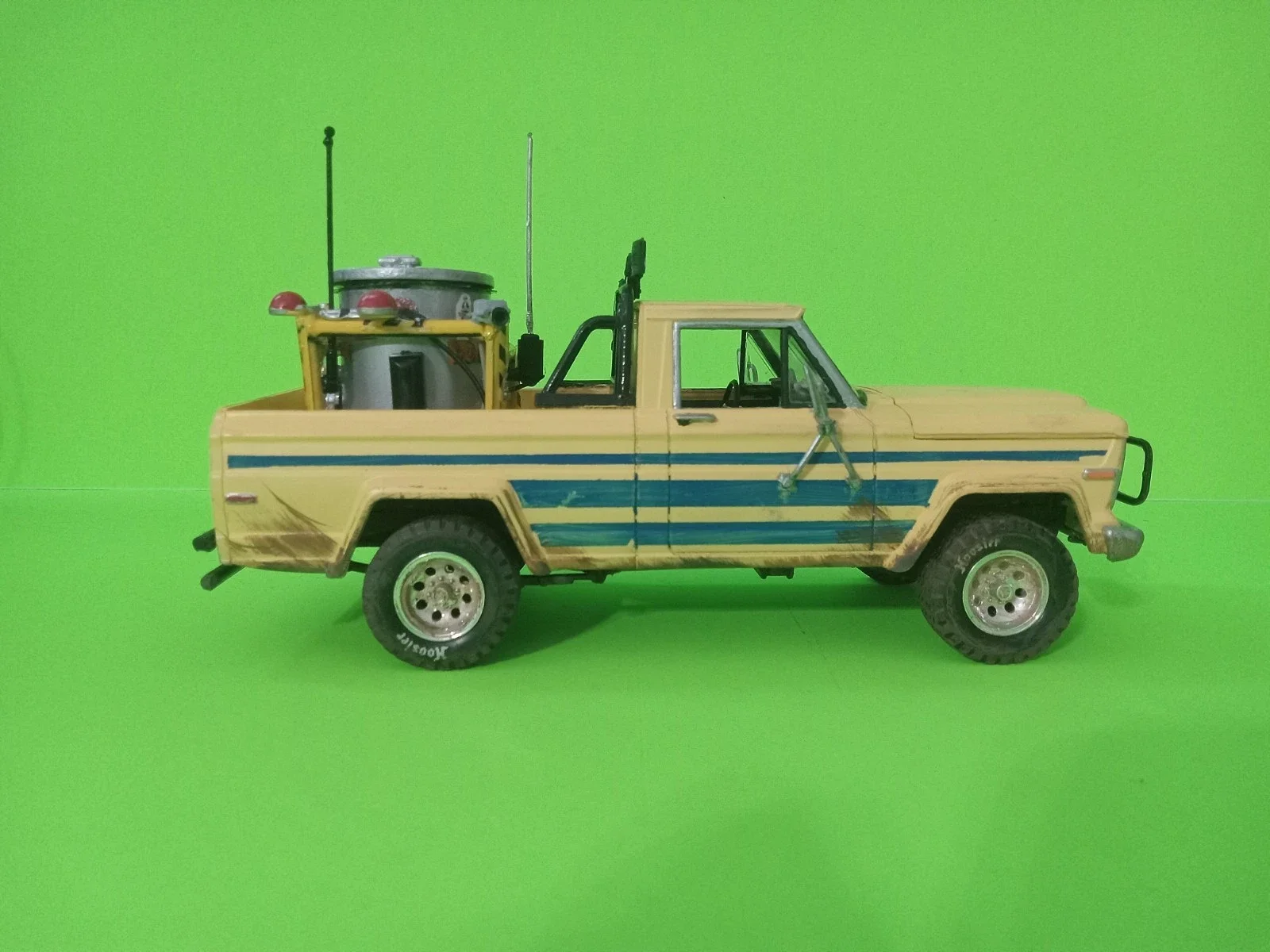 2 Custom 1:24 Scale Twister 1996 Movie Trucks. Revell. Jo's Yellow Jeep thumbnail 15