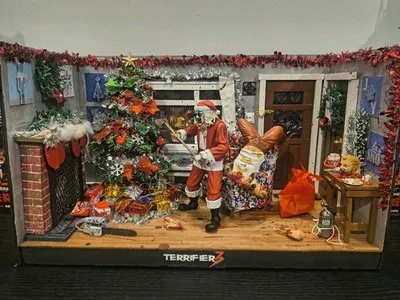 Photo left by the buyer of NECA Terrifier diorama for 7 inch NECA figures terrifier 1/12 scale display